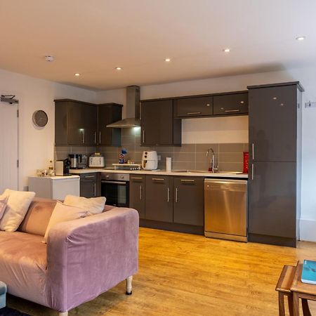 Cute 1 Bed Apartment 2 Mins From The Sea - Sleeps 4, Flat 8 The Gables, Church Street, ライム・レジス エクステリア 写真
