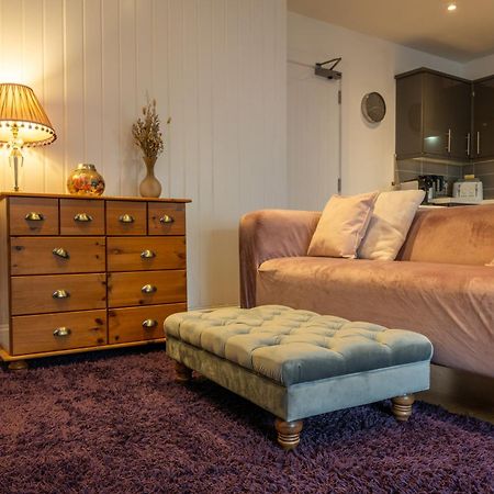 Cute 1 Bed Apartment 2 Mins From The Sea - Sleeps 4, Flat 8 The Gables, Church Street, ライム・レジス エクステリア 写真