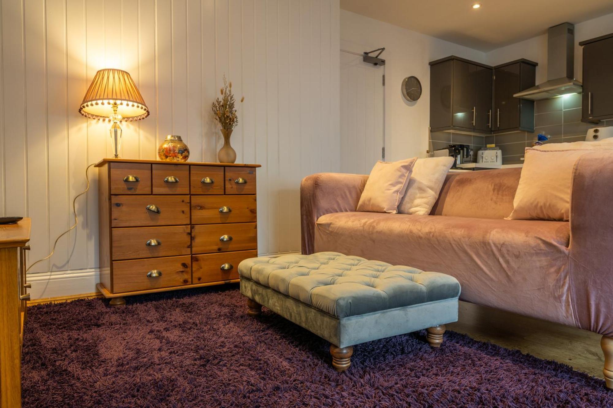 Cute 1 Bed Apartment 2 Mins From The Sea - Sleeps 4, Flat 8 The Gables, Church Street, ライム・レジス エクステリア 写真