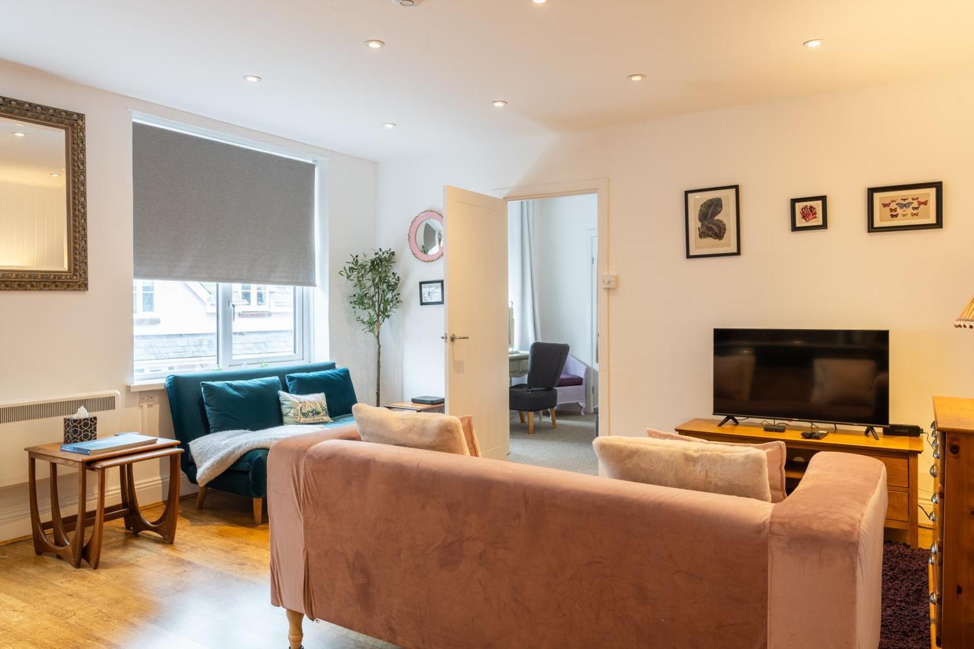 Cute 1 Bed Apartment 2 Mins From The Sea - Sleeps 4, Flat 8 The Gables, Church Street, ライム・レジス エクステリア 写真